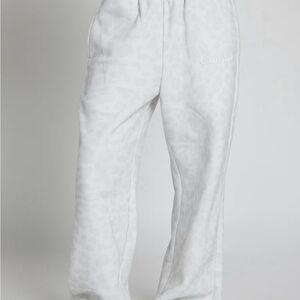 Comfrt Snow Leopard Print Sweatpants